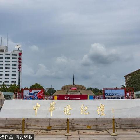 在机甲大佬的操控下，如何逆袭逃出惊魂夜的绝境与挑战