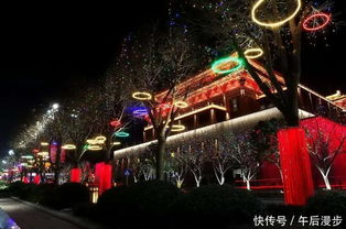 长江不夜城表演时间表：夜幕降临，灯火辉煌，精彩演出从黄昏持续到凌晨
