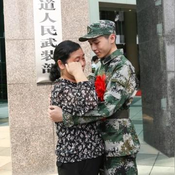 (家园卫士什么套装好)家园卫士装备推荐：保家卫国，最佳防护装备如何选择？