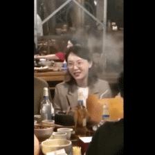 (猫咪为什么喜欢亲主人脸)为什么猫咪喜欢人亲它们的额头？