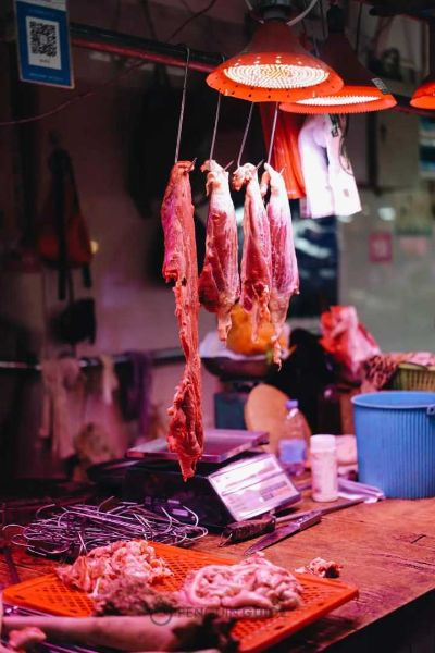 (肉铺和古董摊)在哪里才能找到两个肉摊和古董摊？