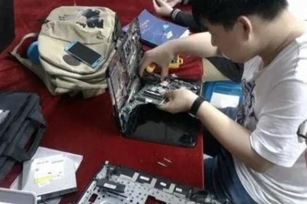 (长沙市修电脑去哪里)长沙修电脑电话：一站式解决电脑问题，专业技术，服务到位