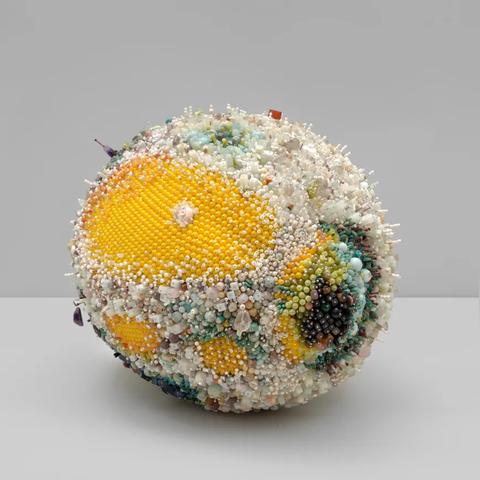 (紫水晶是石英吗)水晶最建议买的三个颜色：紫水晶、玫瑰石英和天然水晶