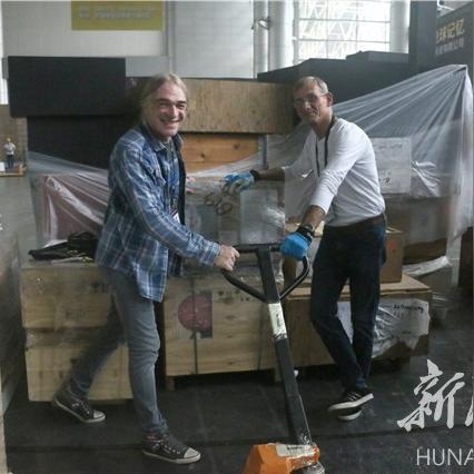 (紫水晶是石英吗)水晶最建议买的三个颜色：紫水晶、玫瑰石英和天然水晶