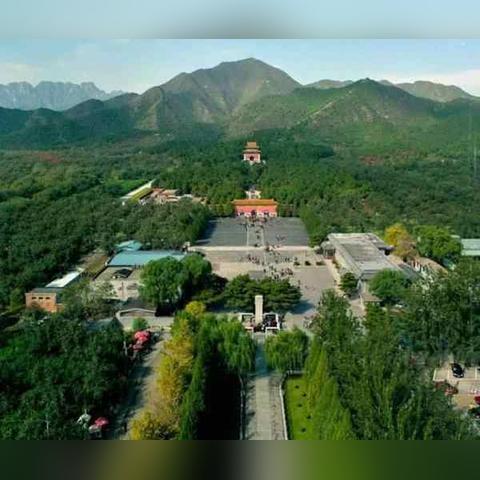 重回三国时期，我挑战历史，烹饪艺术碰撞权谋斗争，巧妙爆炒何皇后的生活琐事与王朝秘闻