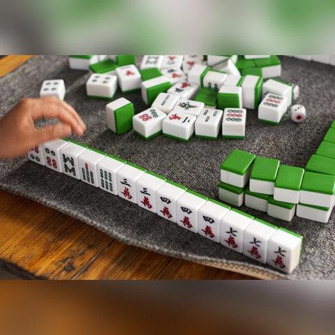 (中至麻将官方网站)探秘中至麻将：规则、玩法、技巧全解析，助你成为高手