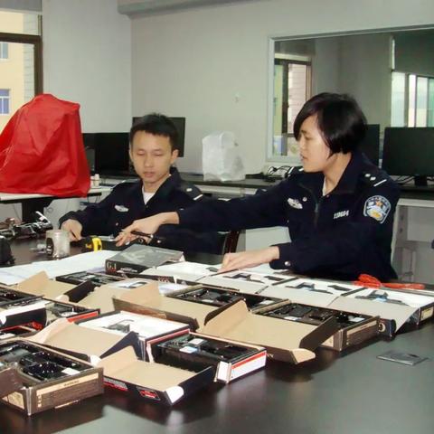 (秘密实验室科学家)揭露隐藏在幕后的家伙实验室：探索神秘科学试验的真相