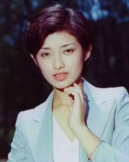(冈田将生人气)冈田将生与高畑充希震撼官宣结婚，幸福爱情故事引发粉丝热议