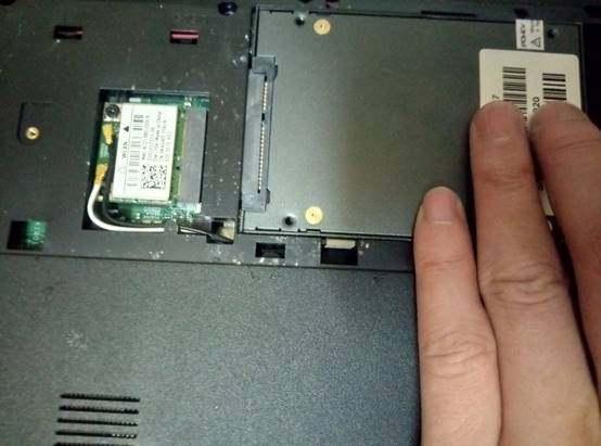 (测试电脑电源的方法)如何使用电脑硬件测试软件测量电脑电源电压，确保电压正常？