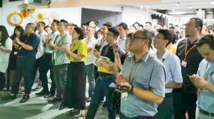 (凌翅九霄,问鼎苍穹什么意思)凌志九霄问鼎苍穹，挑战极限，突破自我，勇攀巅峰。