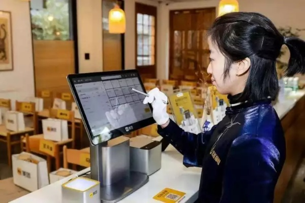 餐饮收银员的基本电脑常识：如何有效提升工作效率和顾客满意度