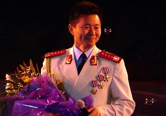 英雄万岁王宏伟：逆境中崛起，主持正义救人于危难的红色行动记载