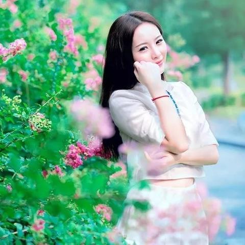 (燃烧吧火苗是什么歌)燃烧吧火焰歌词：点燃你内心的热情，唤醒冷漠的世界。