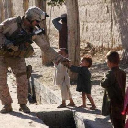 (儿童画糖果)小学生画糖果：用天真无邪的眼睛描绘甜蜜幸福的画面