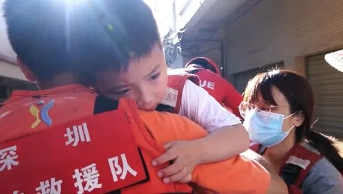 急救紧急！情侣陷入困境，急需援助，志愿者们快来帮助救救小情侣吧！