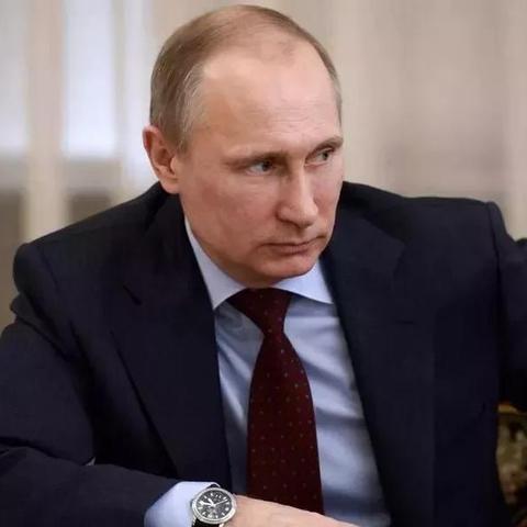 勇士们，打起精神来，战斗吧！展现你们无畏的勇气和坚韧不拔的决心！