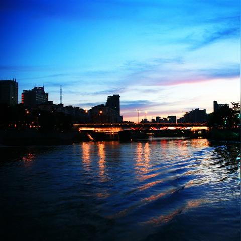 (探索迷失幻境任务攻略)探索迷失之夜官方正版手游，揭开夜幕下的谜团