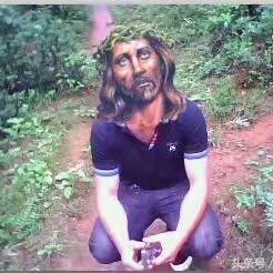 探秘原始森林：讲述冲啥原始人猴哥带足了何种装备才能在残酷的野外生存下来