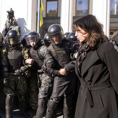 (交错世界任务攻略)探索交错战线国际服：打破国界壁垒，创造全新玩法体验