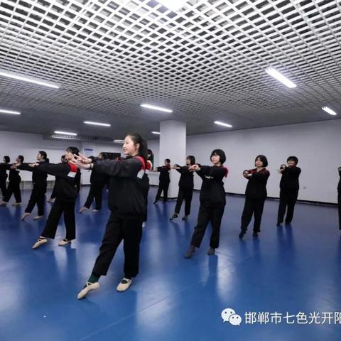 舞动青春百度百科：探索青春舞蹈的魅力与活力，了解青春舞蹈的精髓与热情