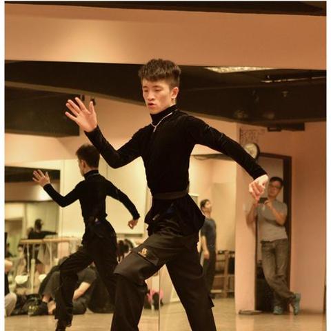 舞动青春百度百科：探索青春舞蹈的魅力与活力，了解青春舞蹈的精髓与热情