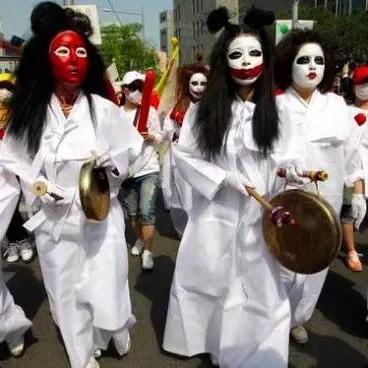 (抓到一只恐龙犯法吗)想象抓只恐龙当宠物会发生什么有趣的事情？