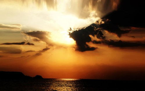 在落日山丘手机版，感受大自然的壮丽美景和手机游戏的刺激挑战