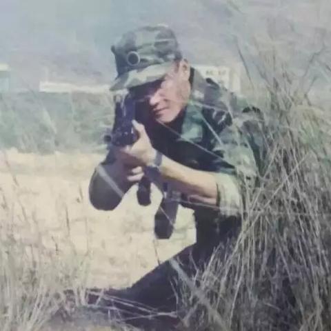 (1999年地球保卫战珍贵录像)1999年地球保卫战：人类团结共同抵御外星生物入侵的生死对决