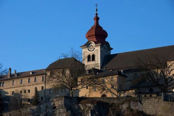 (欧洲电影取景地)探秘欧洲：揭秘电影结局，解锁惊人悬念与意想不到的情节 twists