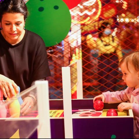 (风味美食街游戏攻略)“风味美食街新顾客捣蛋鬼引起骚动，店主无奈应对”