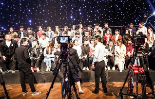 (山东综艺频道我是大明星齐鲁网)山东综艺燃爆夜空，我是大明星不负众望，笑对镜头闪耀登场