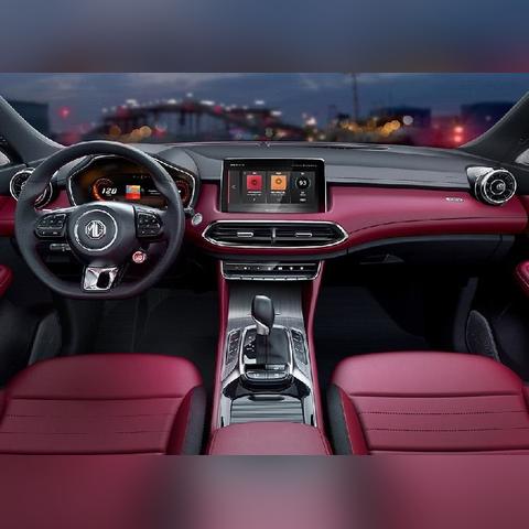 全民狂热：全民赛车比赛，激情与速度交相辉映，赛场上的无尽竞争与挑战