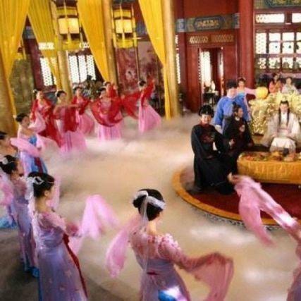 探索明朝时代若有智能手机，人们能否进行游戏娱乐的可能性和影响".