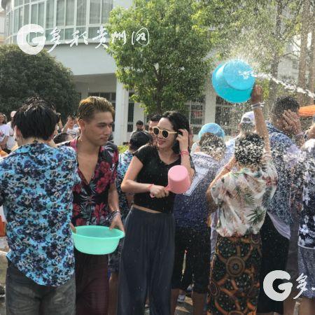 (水瓢是用什么做的)水瓢的瓢怎么写:探究水瓢是如何制作出具有独特形状的容器 (水瓢是用什么做的)水瓢的瓢怎么写:探究水瓢是如何制作出具有独特形状的容器