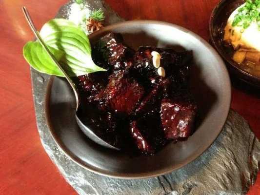 (美食短文100字以上)100字美食可抄免费：探索美味世界，尽享百款佳肴！