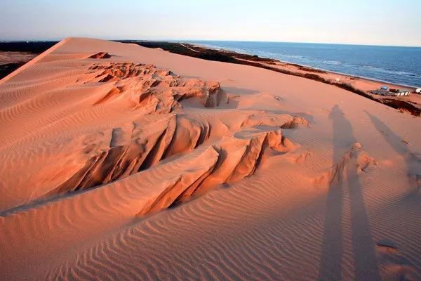 探寻海沙风云攻略:打造完美度假之旅,畅游海岛奇观,揭秘沙漠之谜 探寻海沙风云攻略:打造完美度假之旅,畅游海岛奇观,揭秘沙漠之谜