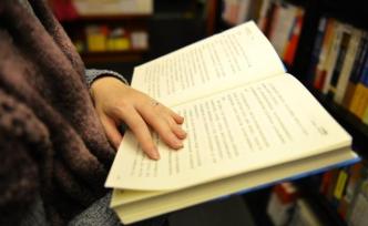 探讨中国古代兵法策略：运用'后发制人'原则提高竞争优势的实践与研究"的拼音转换及其应用展解析