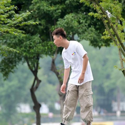 体验绚丽滑板色彩与冲浪激情碰撞的全新游戏:畅享极限运动的魅力与乐趣