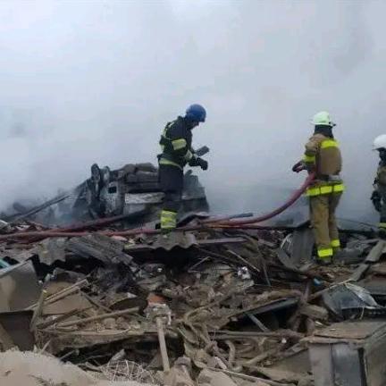 (乌克兰首都基辅安全吗)乌克兰首都基辅遭导弹夜袭，造成严重破坏和人员伤亡