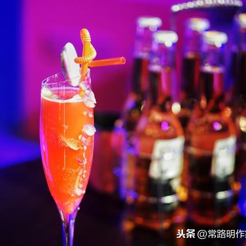 (天使之吻鸡尾酒含义)天使之吻酒：享受天堂般的味蕾体验，尽情沉醉在香甜的口感中